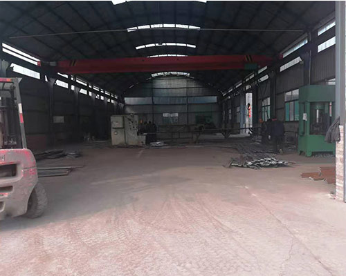 交城縣聯(lián)宇鋼模板公司咨詢，平面鋼模板之間的連接方式有哪些？